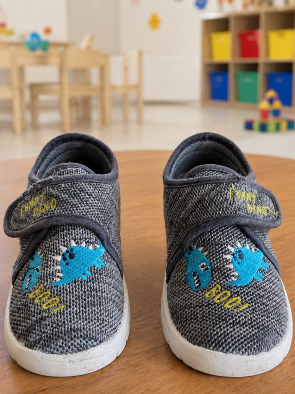 Vty Kids Gray Dinosaur Slip-On Shoes – US 5.5